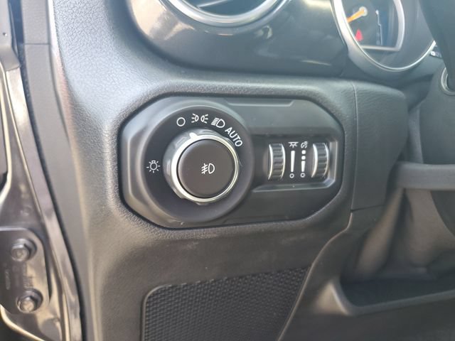 Used 2020 Jeep Wrangler Unlimited Sahara AWD/4WD image 22