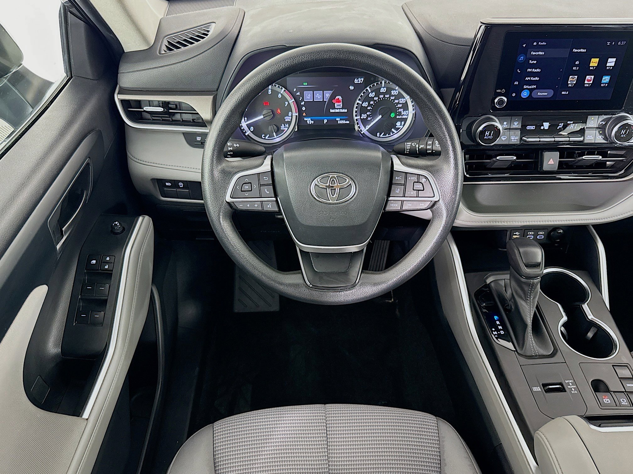 Used 2023 Toyota Highlander L image 16