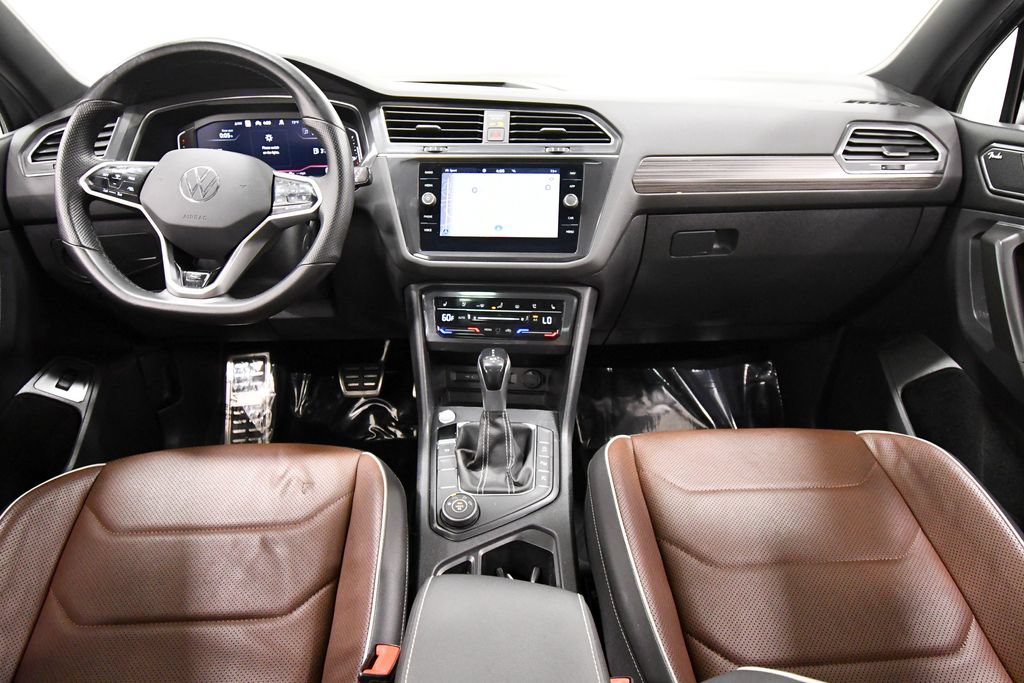 Used 2022 Volkswagen Tiguan SEL R-Line AWD/4WD image 3