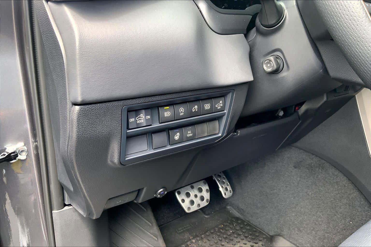 Used 2026 Toyota Tundra Platinum w/ TRD Off-Road Package AWD/4WD image 32
