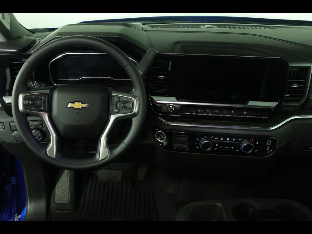 Used 2023 Chevrolet Silverado 1500 LT AWD/4WD image 19