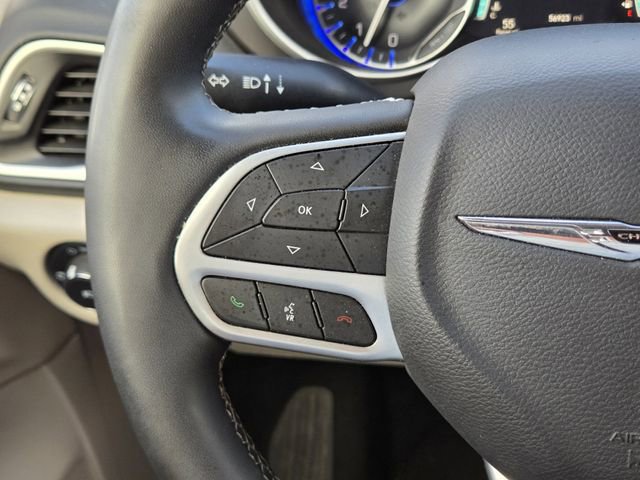 Used 2023 Chrysler Pacifica Touring-L FWD image 34