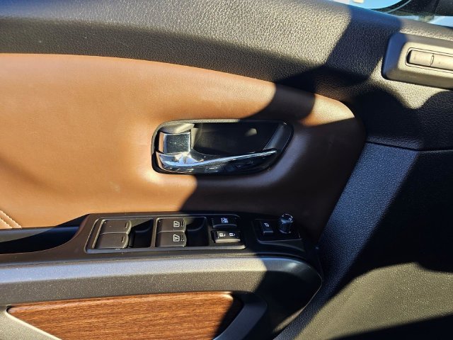 Used 2018 Nissan Titan Platinum Reserve AWD/4WD image 25