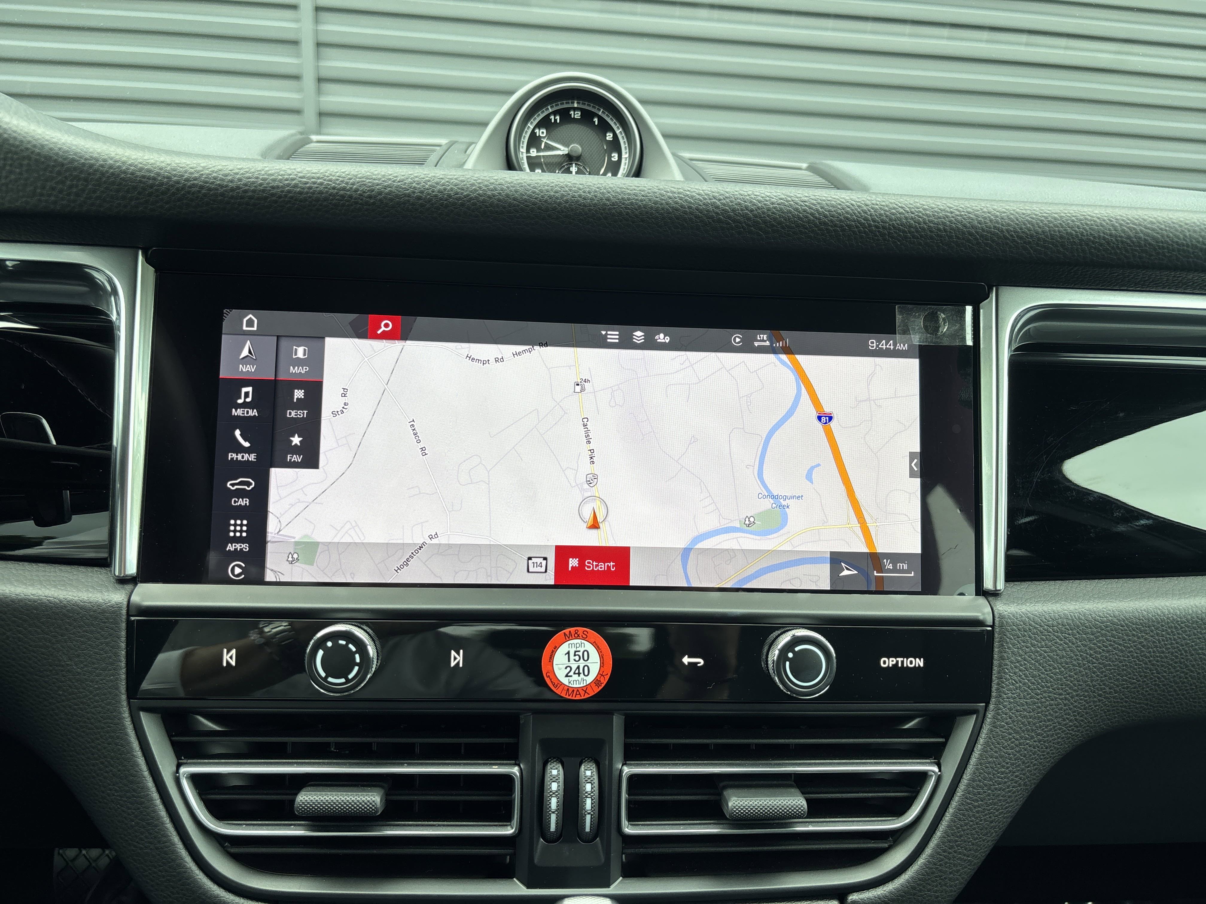 Certified 2025 Porsche Macan image 18