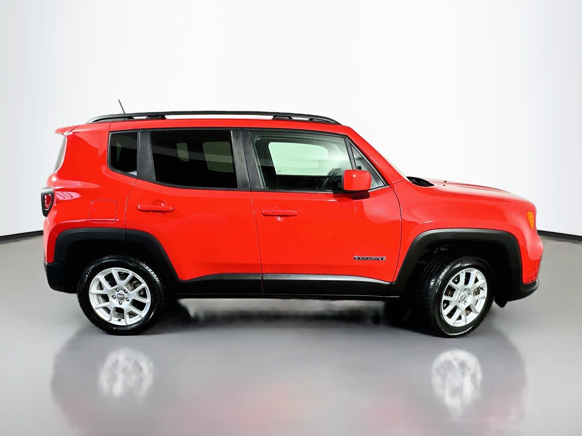 Used 2020 Jeep Renegade Latitude w/ Cold Weather Group AWD/4WD image 8