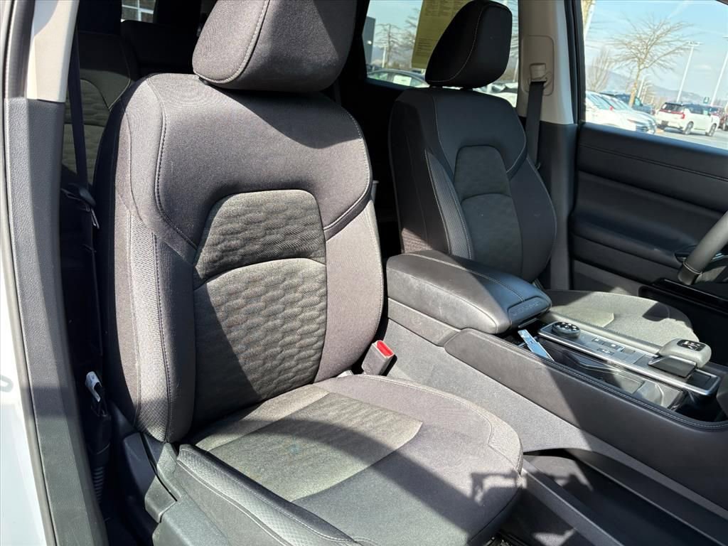 Used 2024 Nissan Pathfinder SV image 18