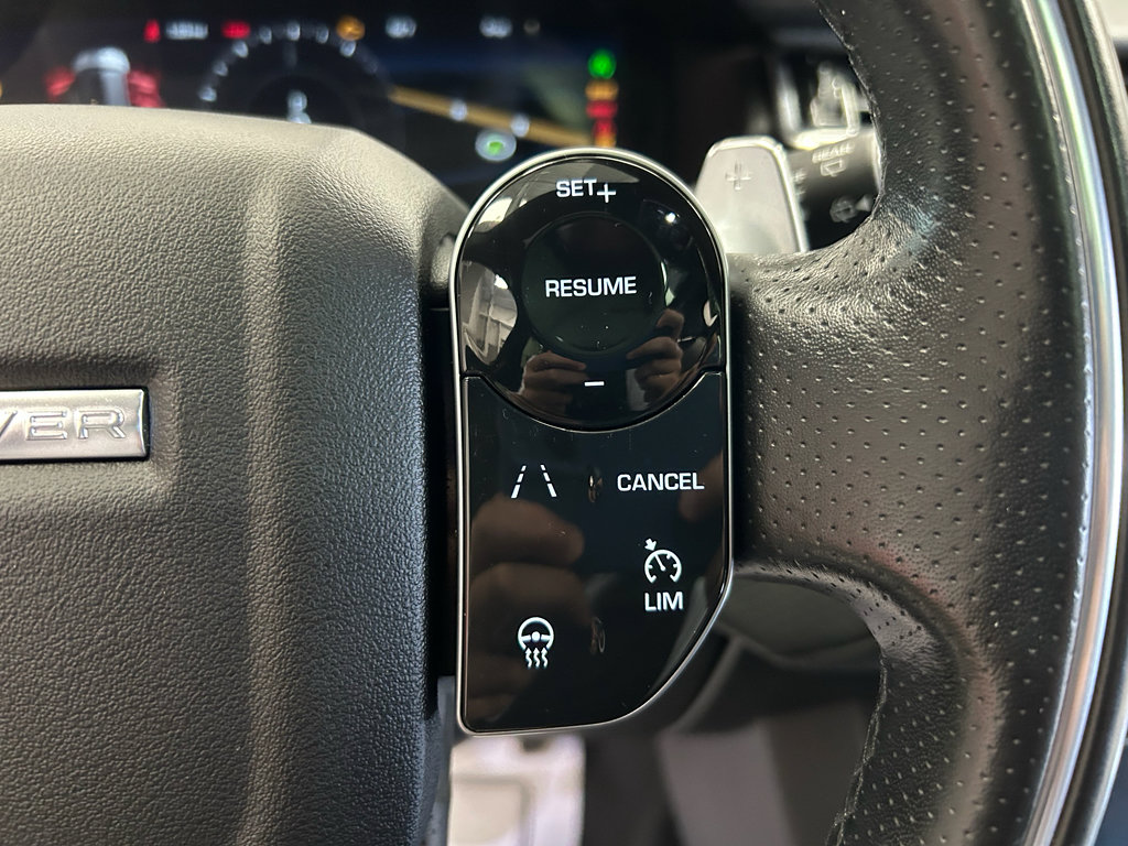 Used 2018 Land Rover Range Rover Velar R-Dynamic SE AWD/4WD image 11