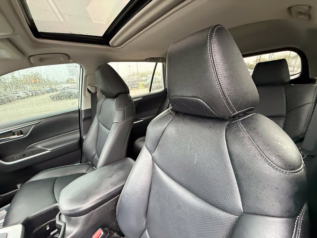 Used 2022 Toyota RAV4 XLE w/ Convenience Package FWD image 13