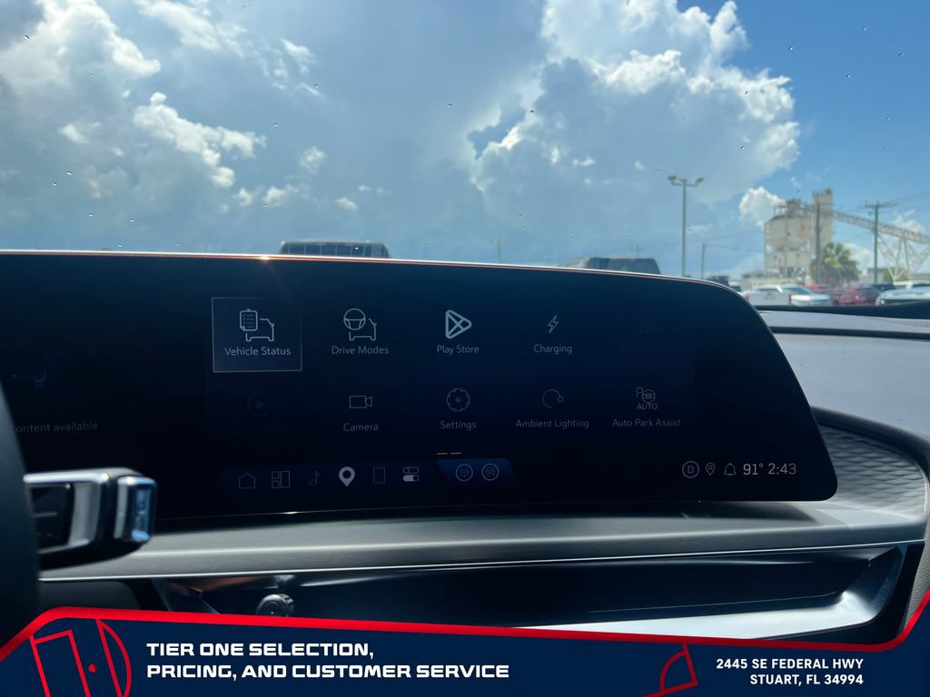 Used 2025 Cadillac Lyriq Luxury RWD image 32