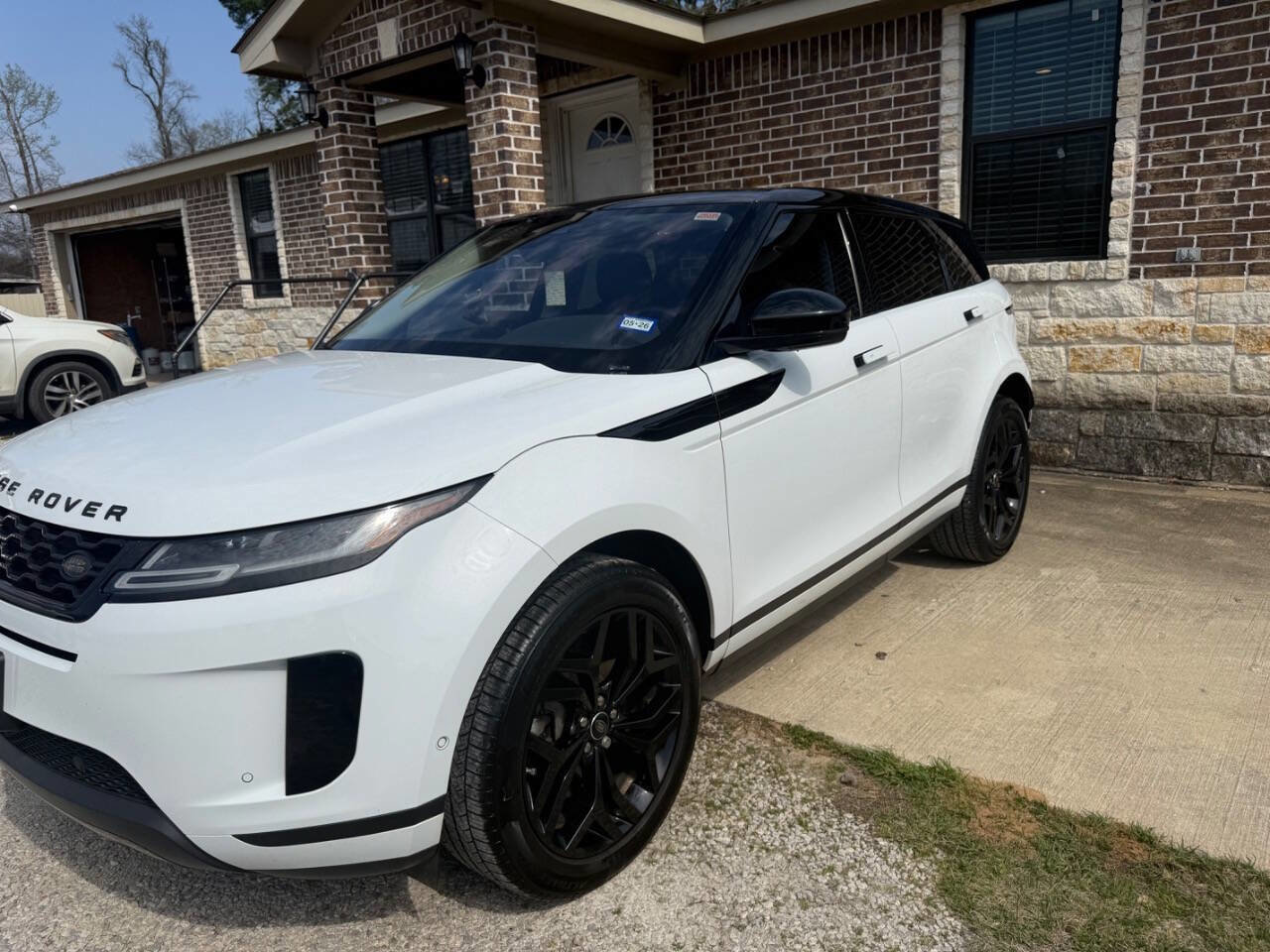 Used 2020 Land Rover Range Rover Evoque SE image 2