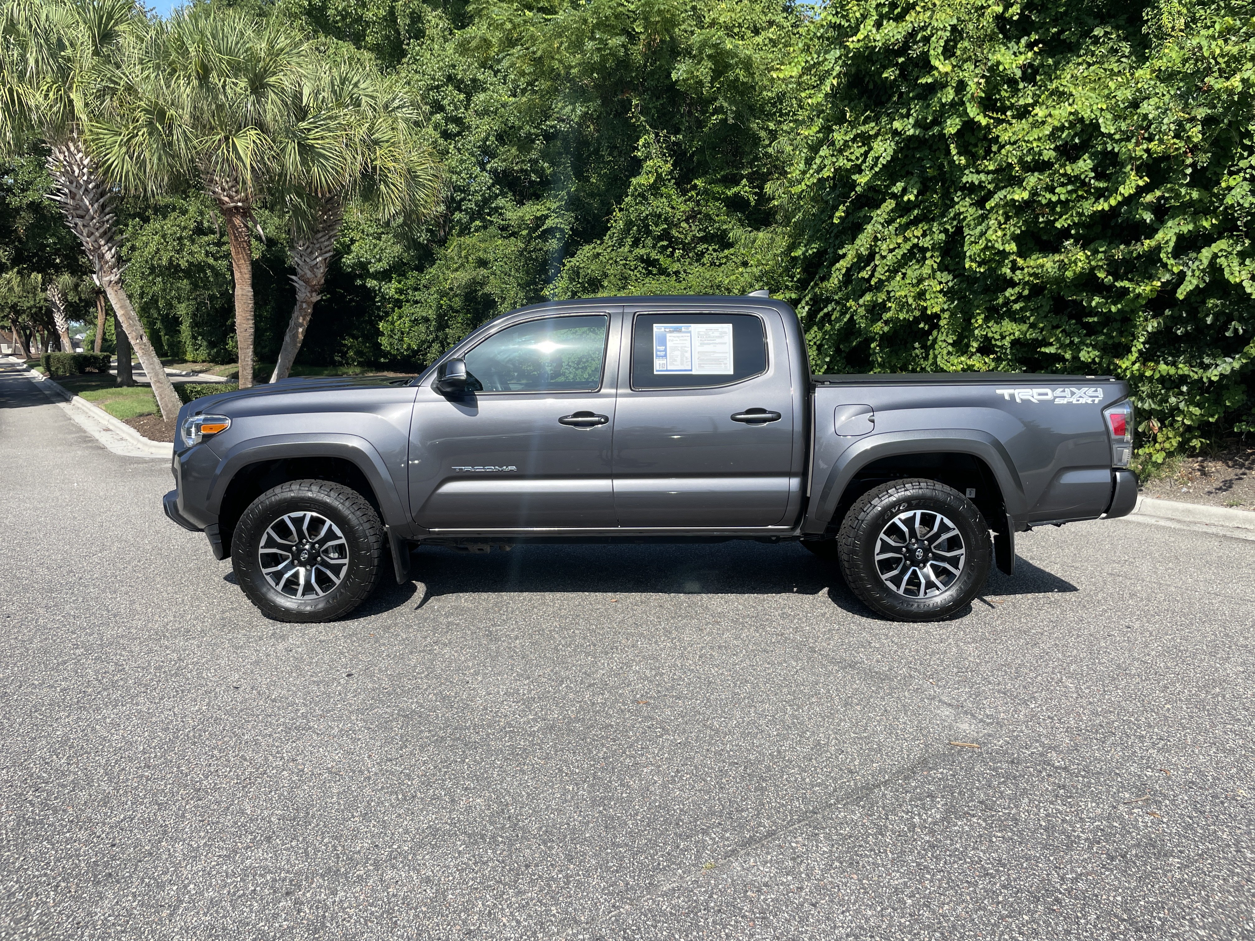 Used 2022 Toyota Tacoma TRD Sport w/ Technology Package AWD/4WD image 6
