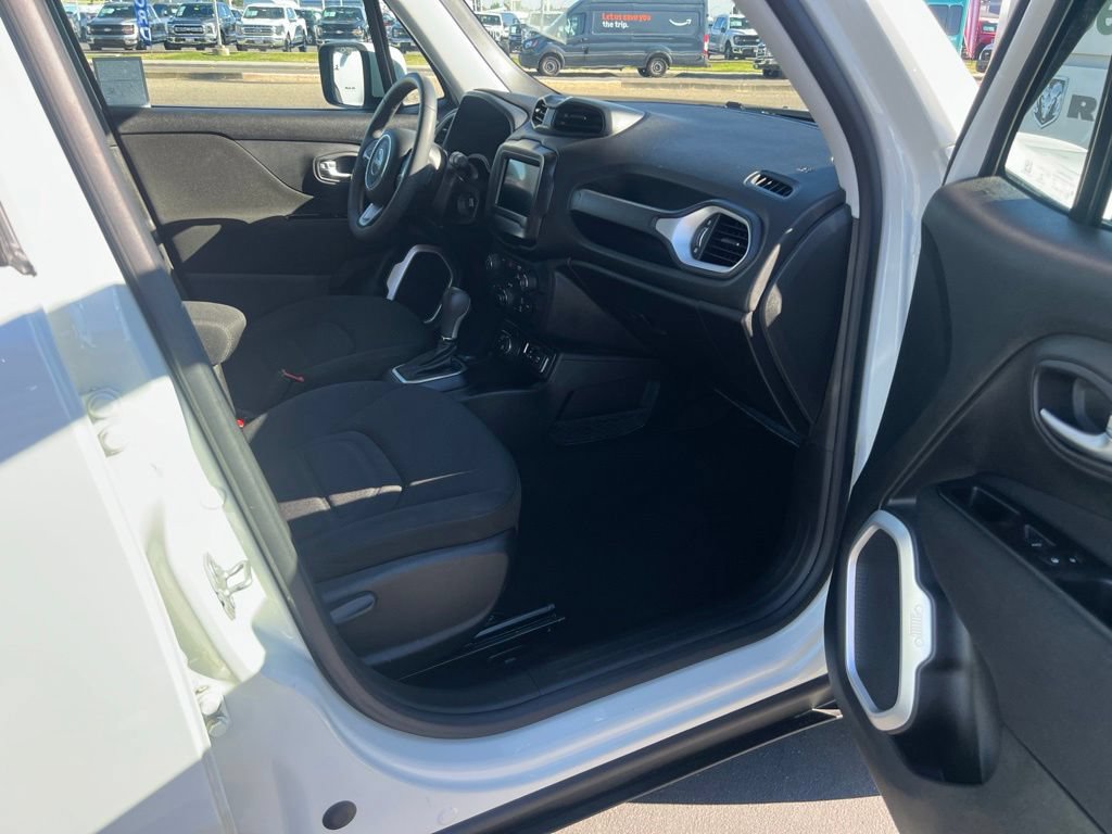 Used 2021 Jeep Renegade Latitude AWD/4WD image 32