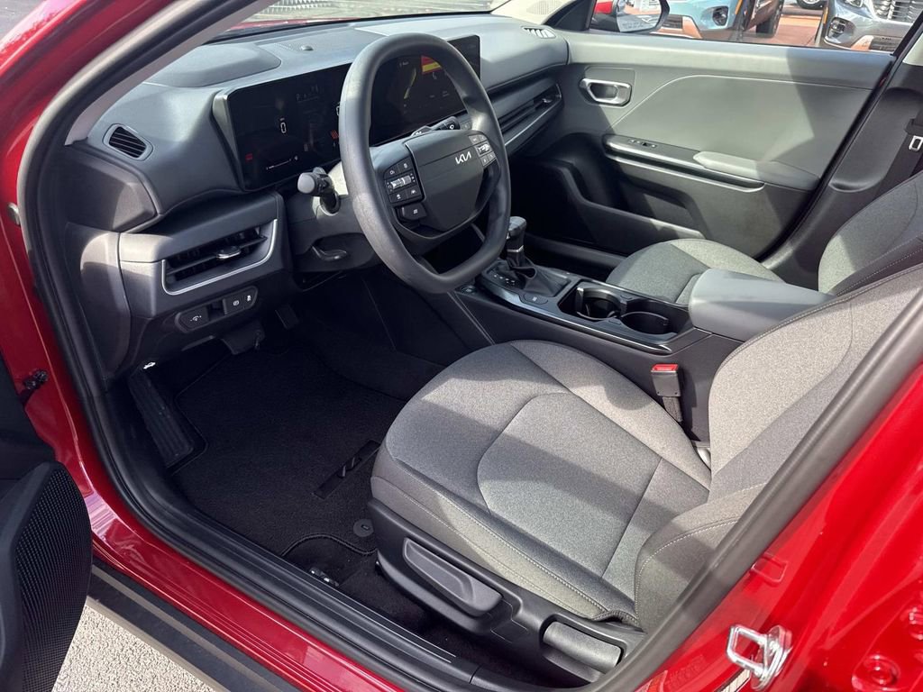 New 2025 Kia K4 LXS image 7