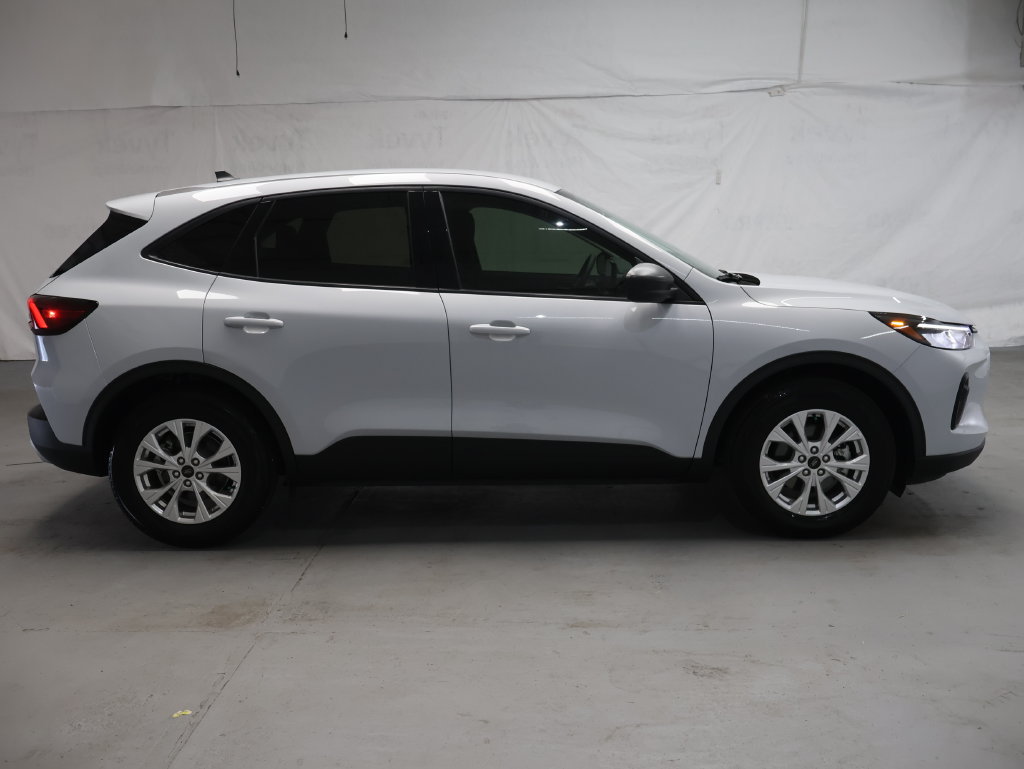 Used 2026 Ford Escape Active w/ Tech Pack #1 FWD image 8