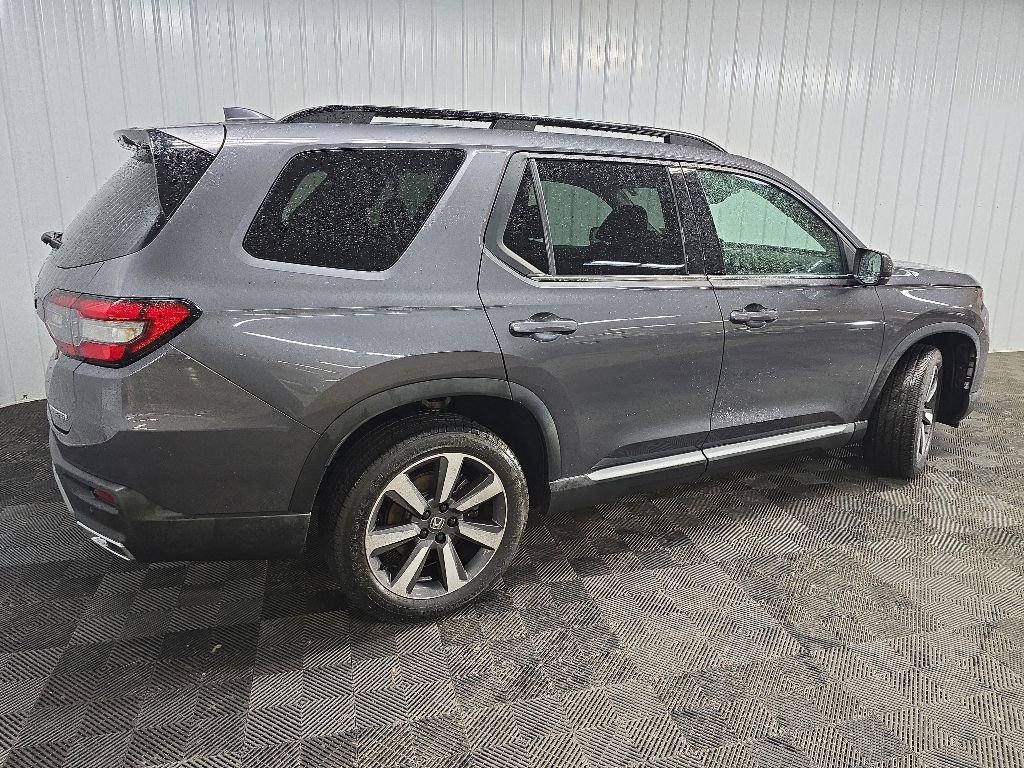 Used 2023 Honda Pilot Touring image 3