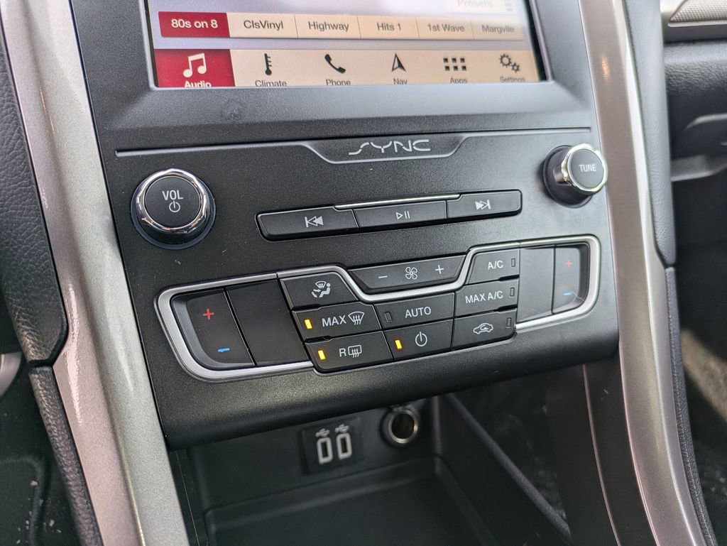 Used 2019 Ford Fusion SE image 24