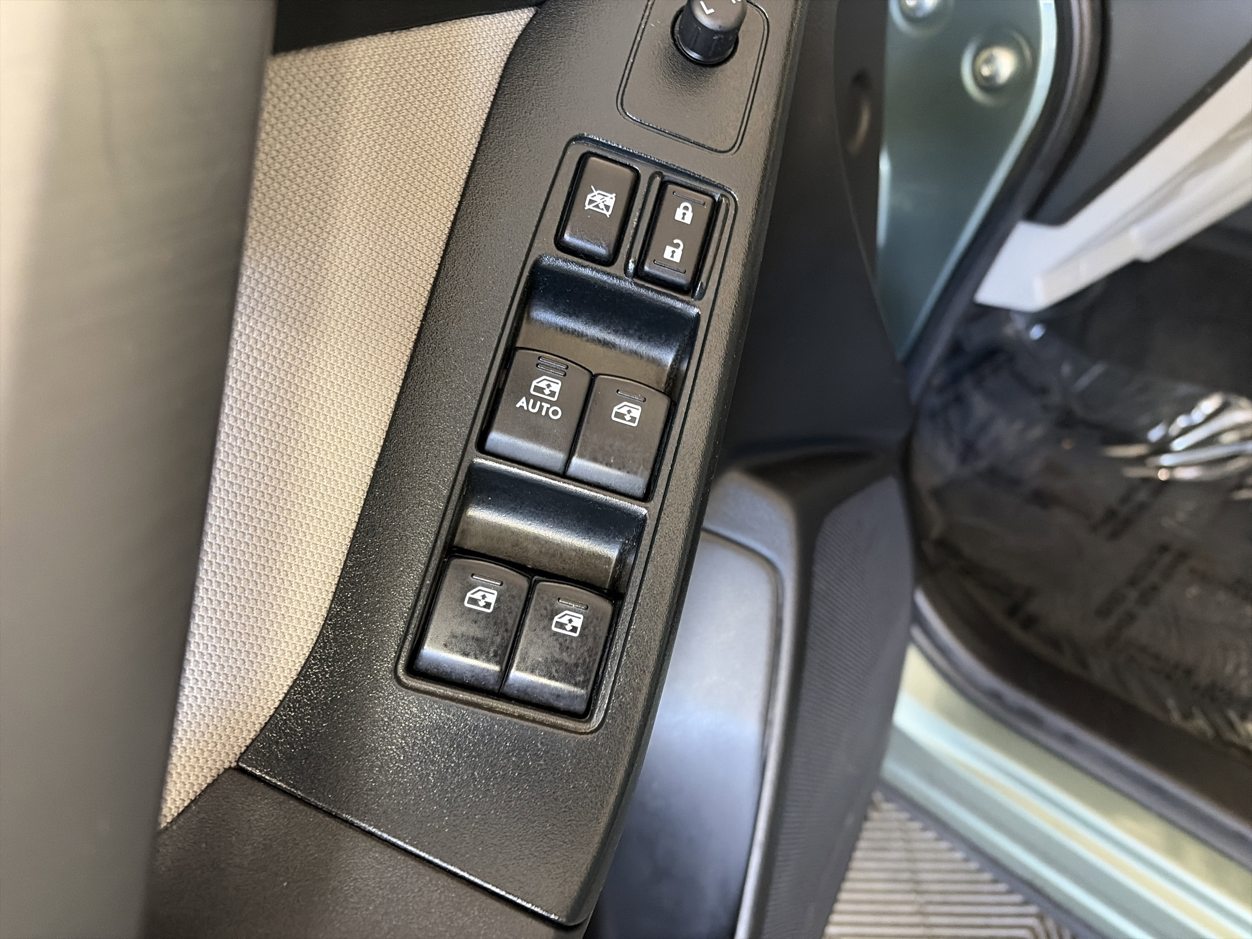 Used 2016 Subaru Forester 2.5i Premium w/ All-Weather Package image 18