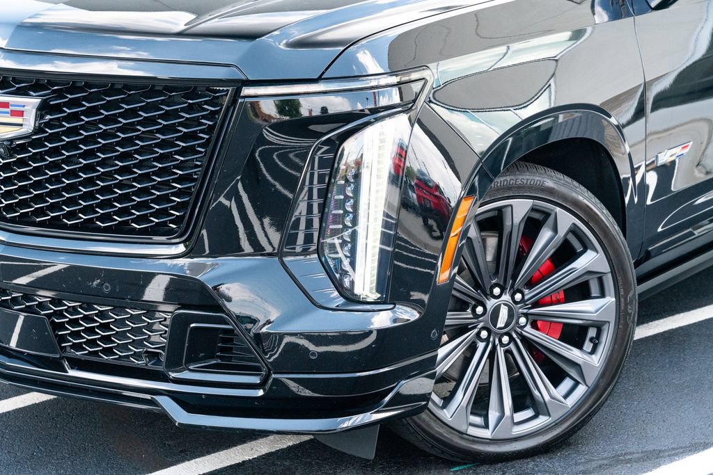 Used 2025 Cadillac Escalade ESV V AWD/4WD image 3