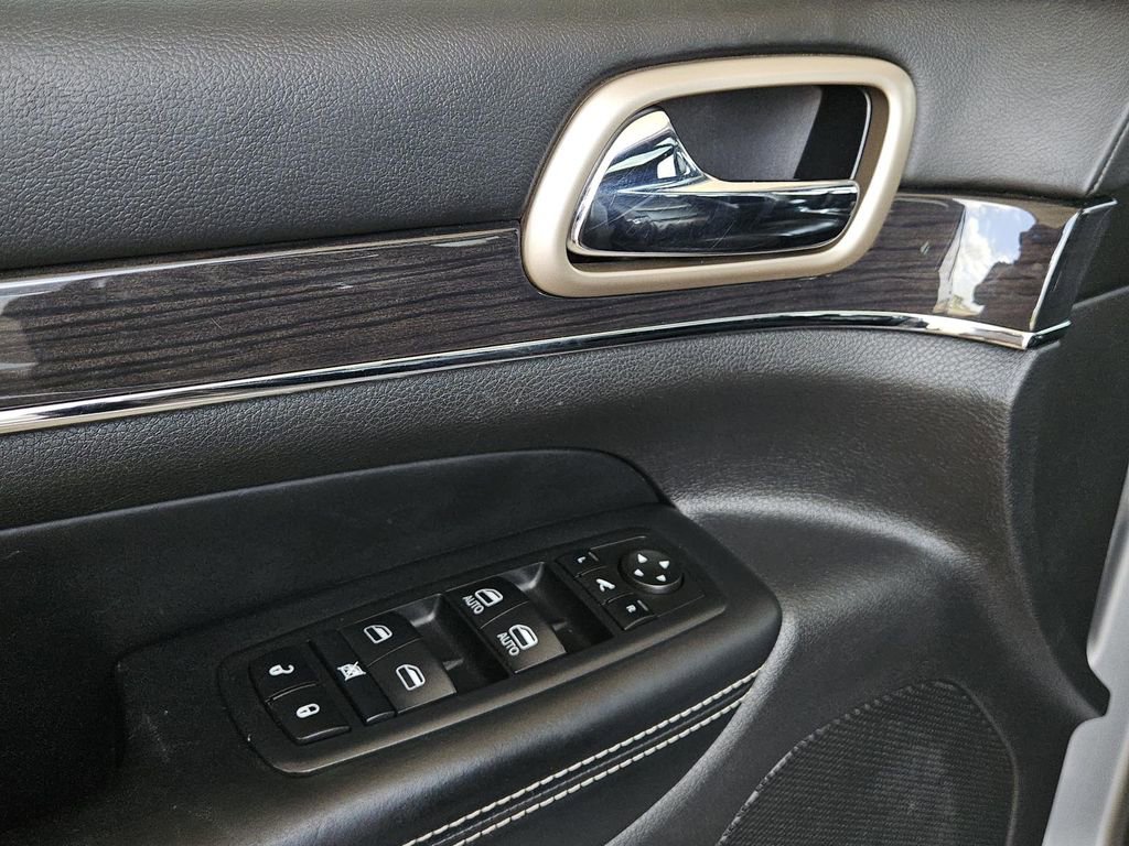 Used 2016 Jeep Grand Cherokee Overland image 29