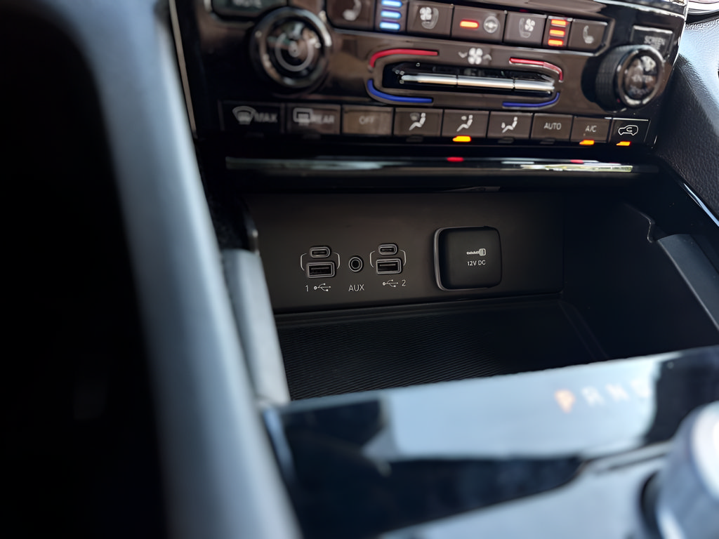 Used 2023 Jeep Grand Cherokee Summit w/ Luxury Tech Group V RWD image 10