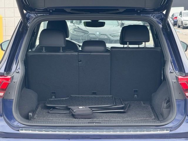 Used 2022 Volkswagen Tiguan SEL R-Line image 34