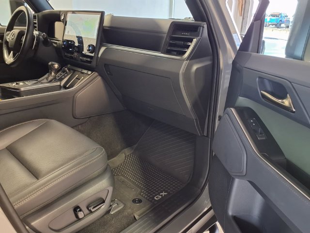 Used 2024 Lexus GX 550 AWD/4WD image 26
