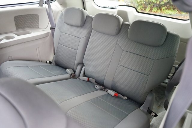 Used 2010 Chrysler Town & Country Touring image 4