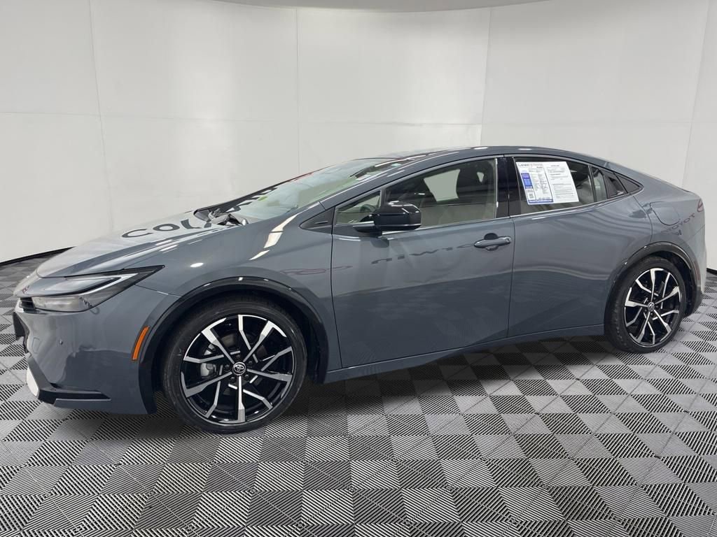 Used 2025 Toyota Prius Plug-In Hybrid FWD image 4