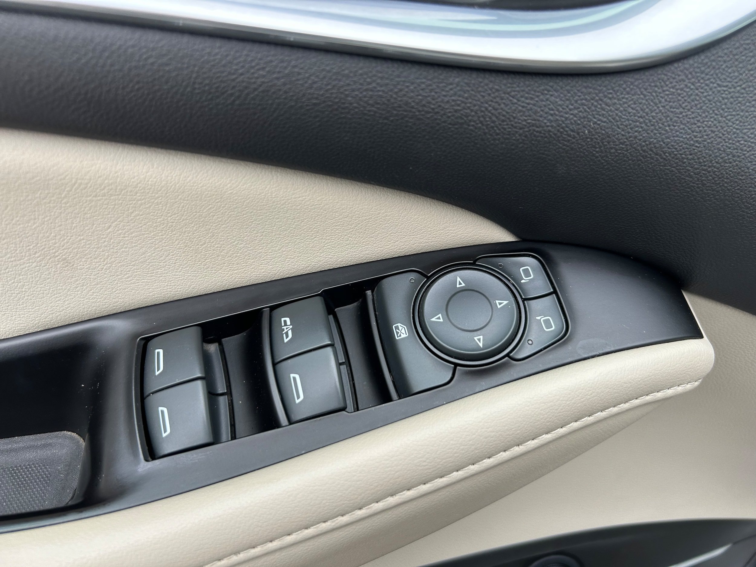 Used 2019 Buick Enclave Essence FWD image 12