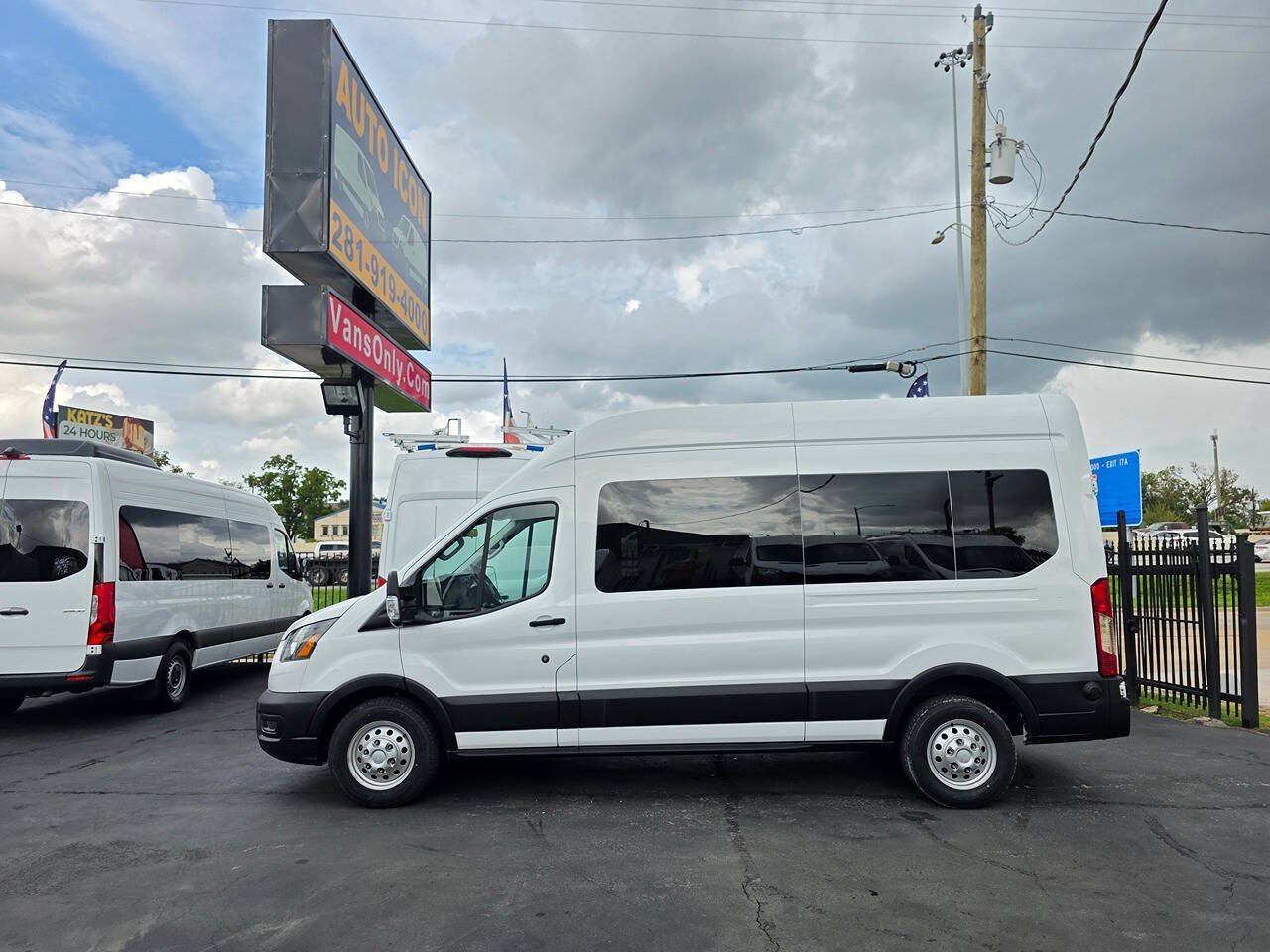 Used 2024 Ford Transit 250 148 High Roof AWD image 4
