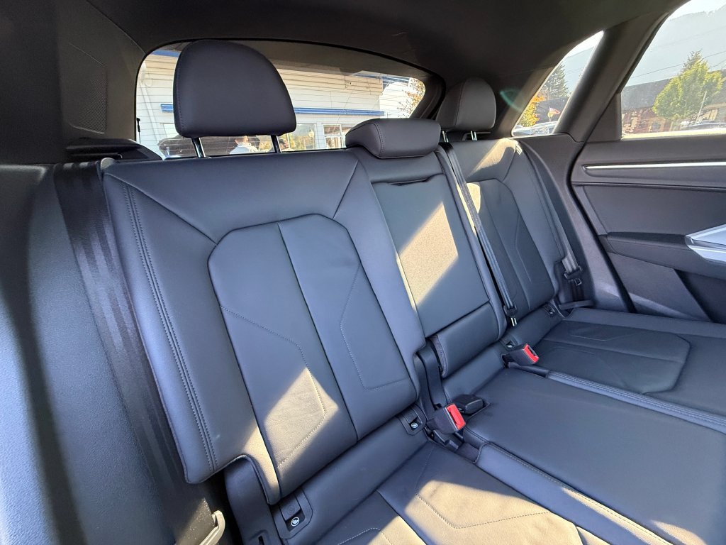 Used 2022 Audi Q3 2.0T Premium w/ Convenience Package AWD/4WD image 33