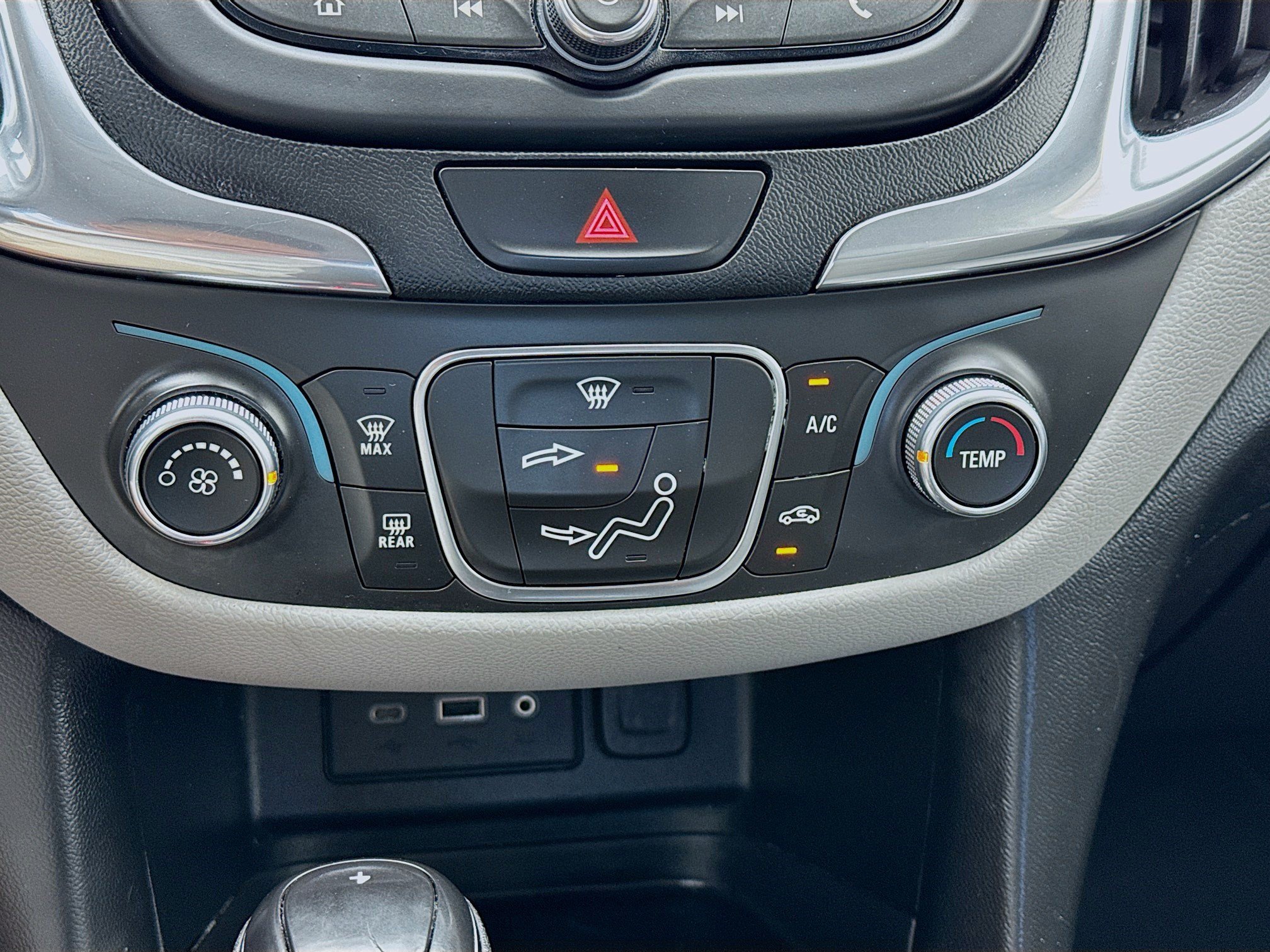 Used 2021 Chevrolet Equinox LS FWD image 12