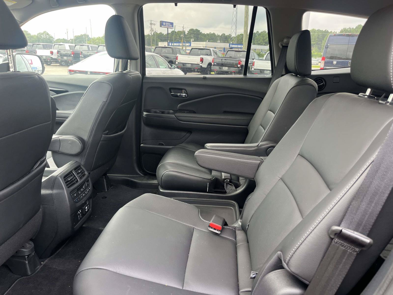 Used 2022 Honda Pilot Touring image 11