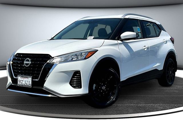 Certified 2023 Nissan Kicks SV image 3