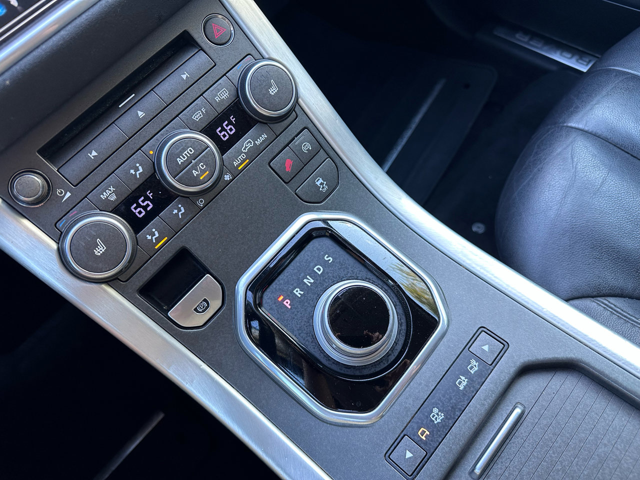 Used 2014 Land Rover Range Rover Evoque Pure Premium image 18