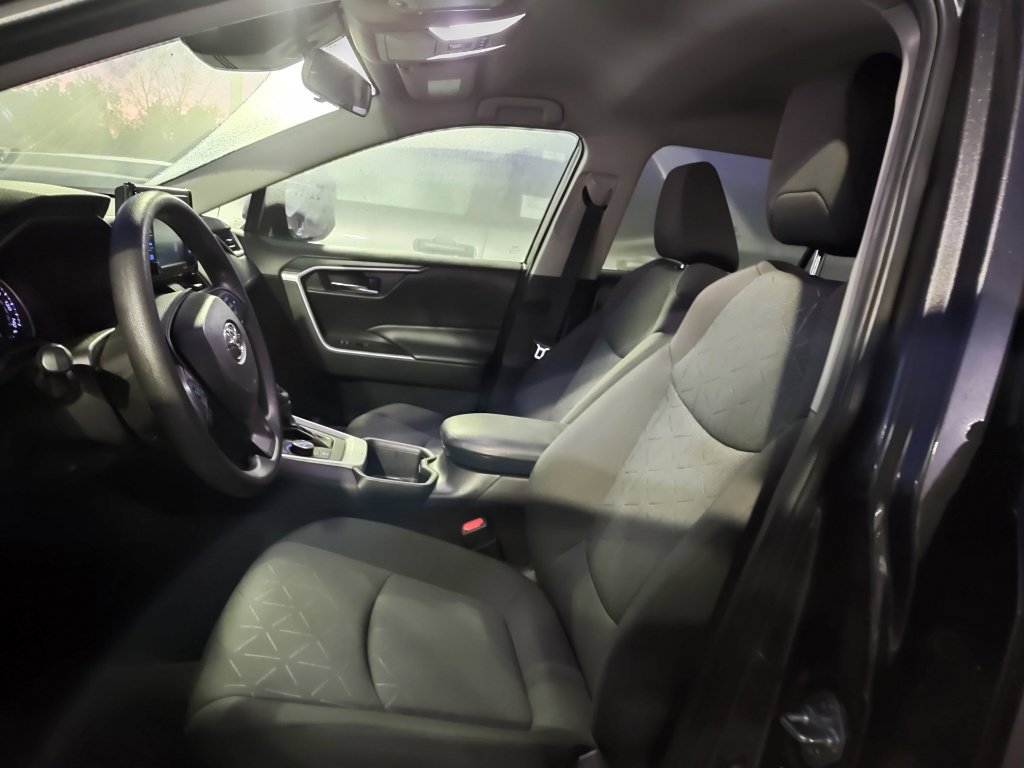 Used 2022 Toyota RAV4 XLE AWD/4WD image 6