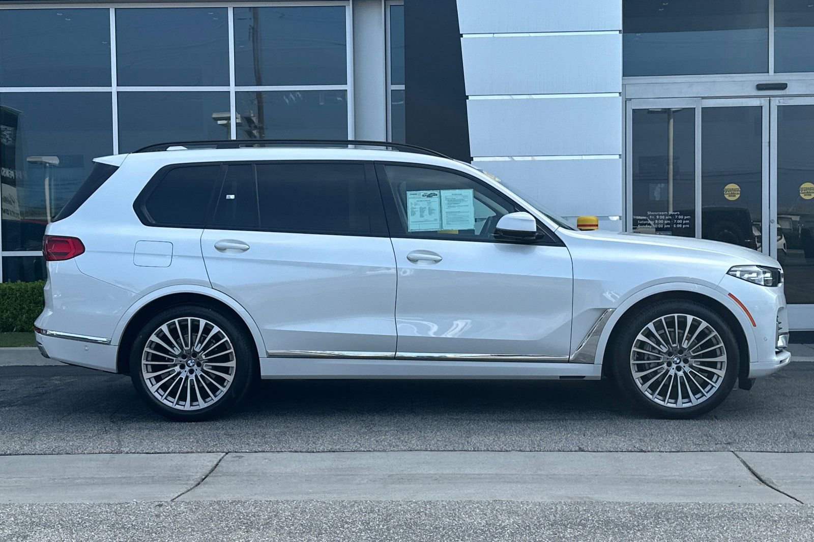 Used 2022 BMW X7 xDrive40i w/ Premium Package AWD/4WD image 3