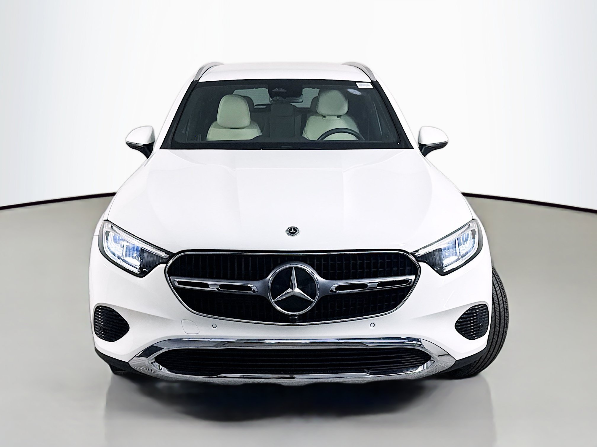 Used 2025 Mercedes-Benz GLC 350e 4MATIC image 2