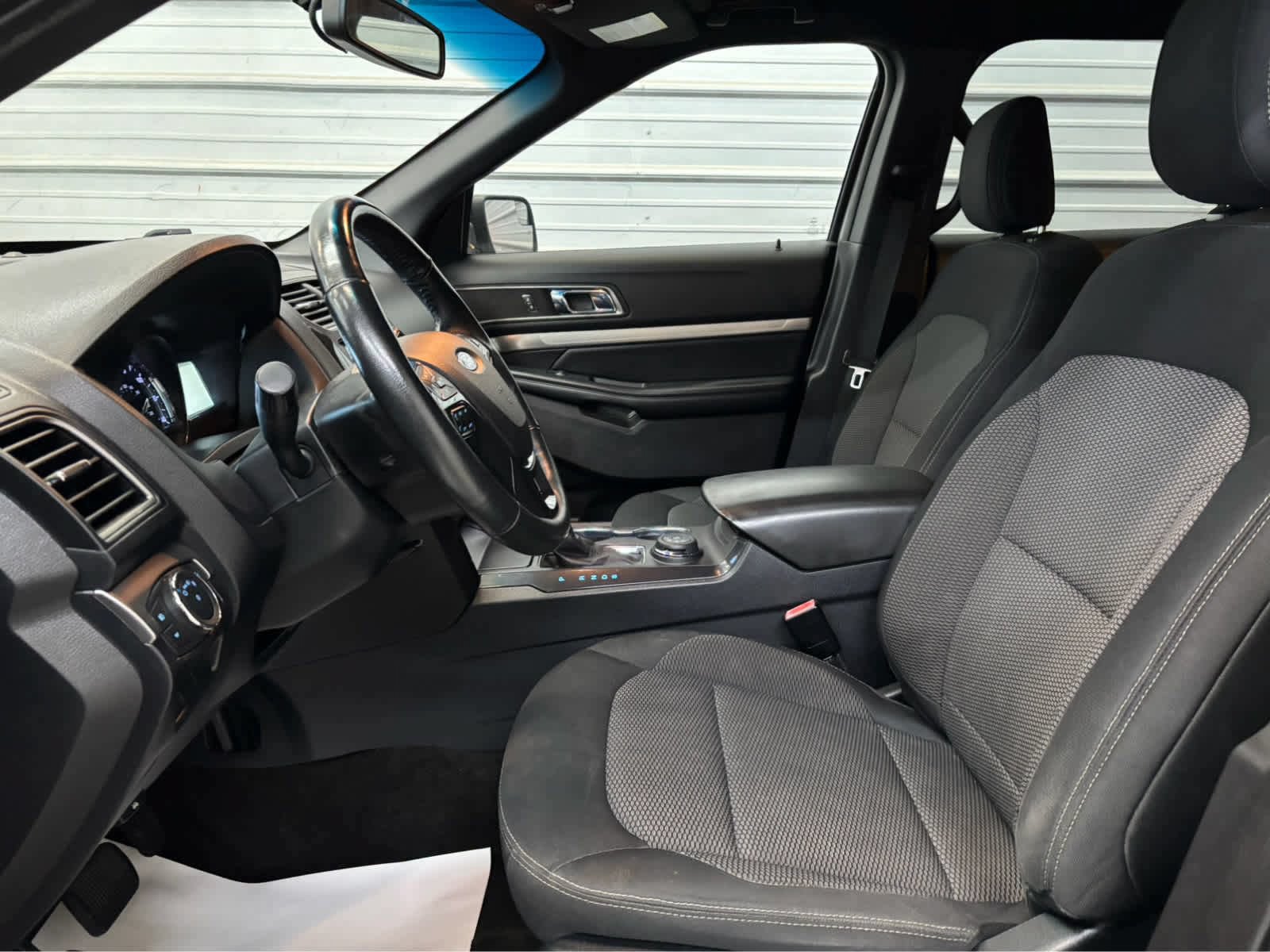 Used 2018 Ford Explorer XLT w/ Equipment Group 201A AWD/4WD image 10