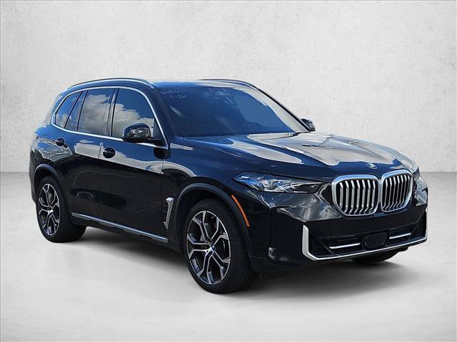 Used 2025 BMW X5 xDrive50e w/ Parking Assistance Package AWD/4WD image 3