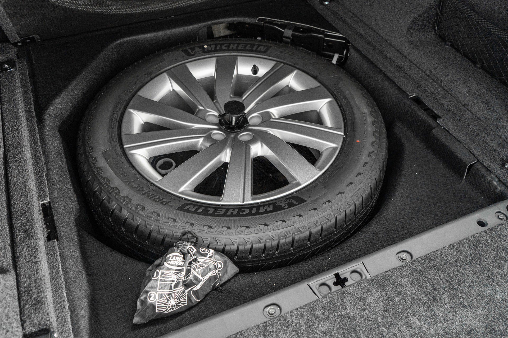 Used 2024 Land Rover Range Rover SE image 36