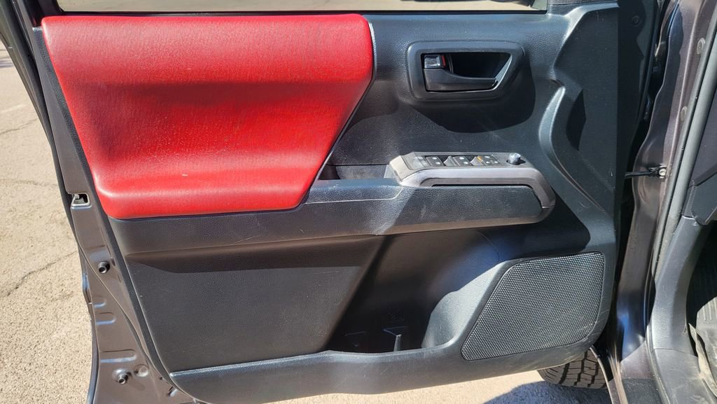 Used 2017 Toyota Tacoma SR5 image 21