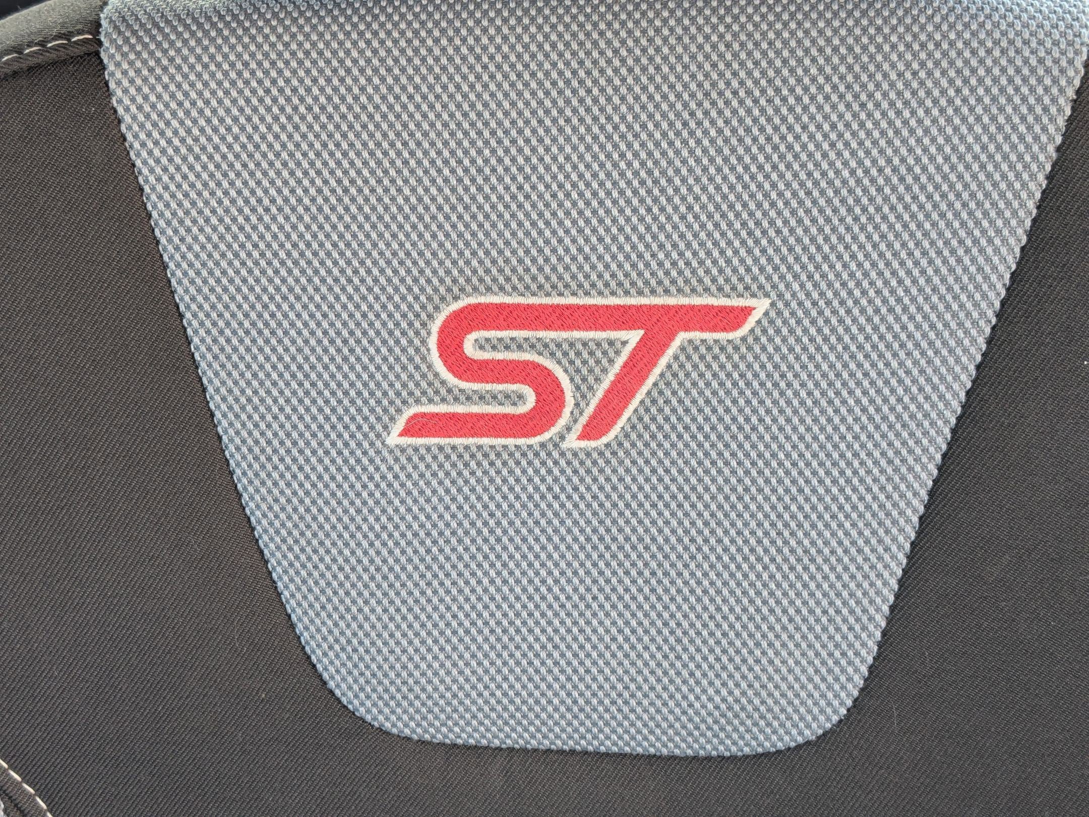 Used 2017 Ford Focus ST image 25