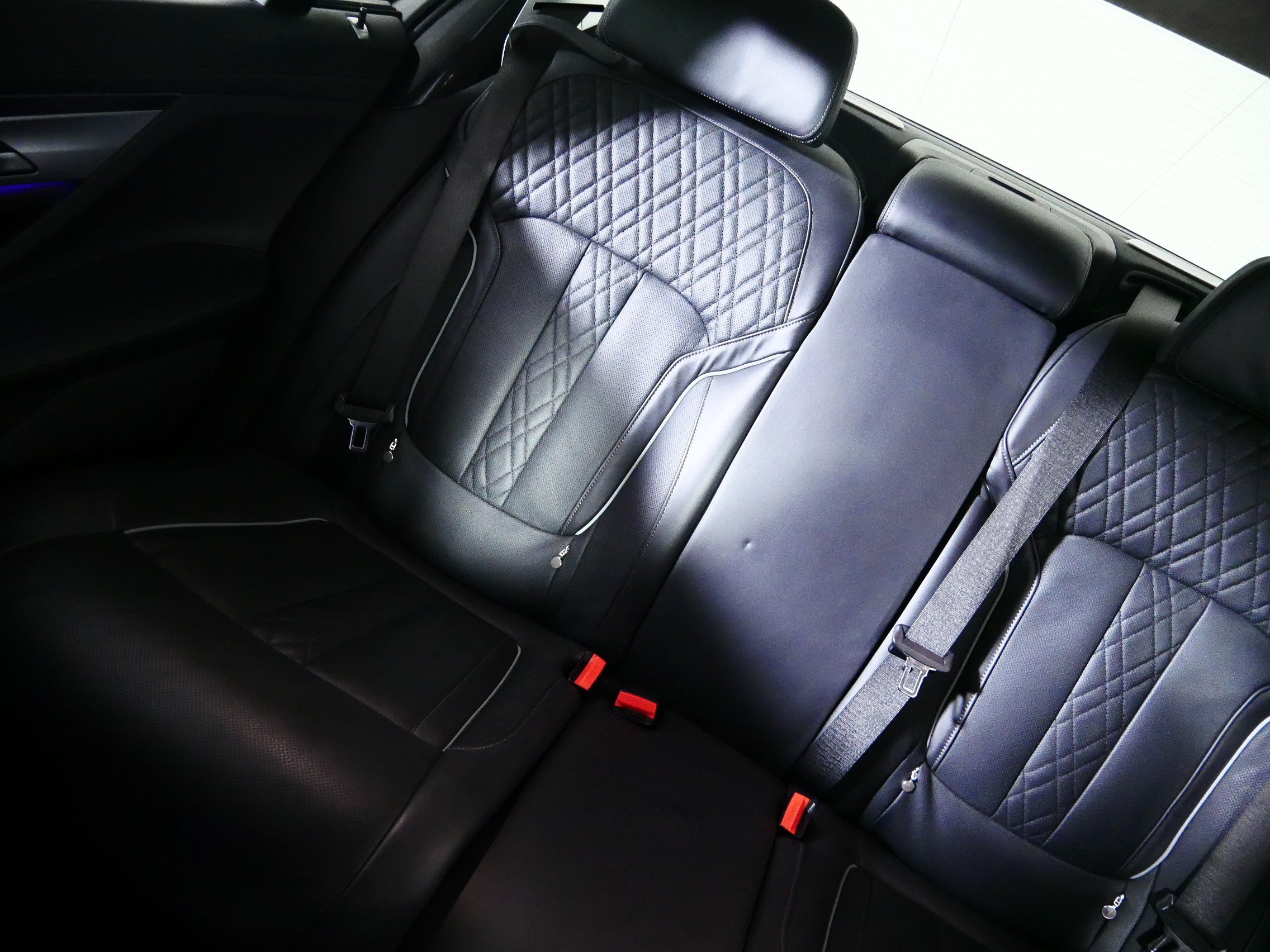 Used 2019 BMW M760i xDrive w/ Luxury Rear Seating Package AWD/4WD image 12