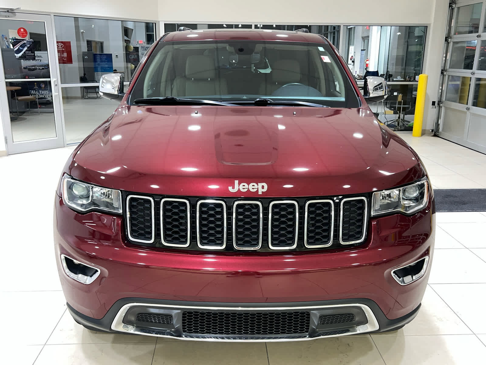 Used 2021 Jeep Grand Cherokee Limited AWD/4WD image 3
