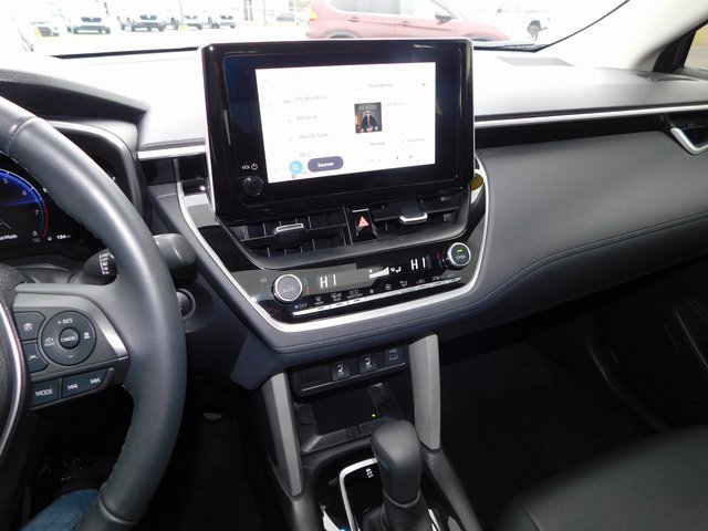 Used 2025 Toyota Corolla Cross XLE w/ Convenience Package image 42