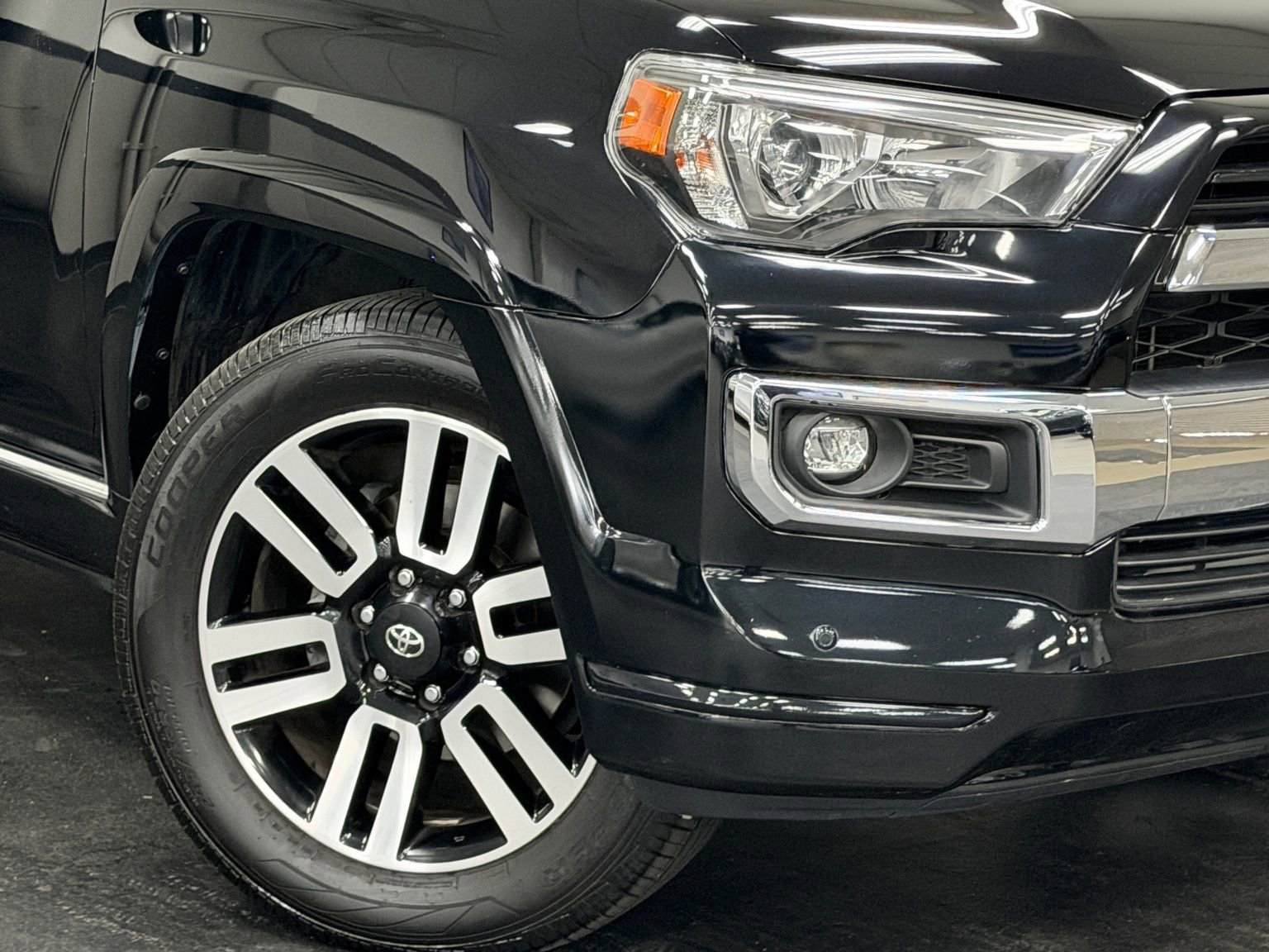 Used 2022 Toyota 4Runner Limited image 4