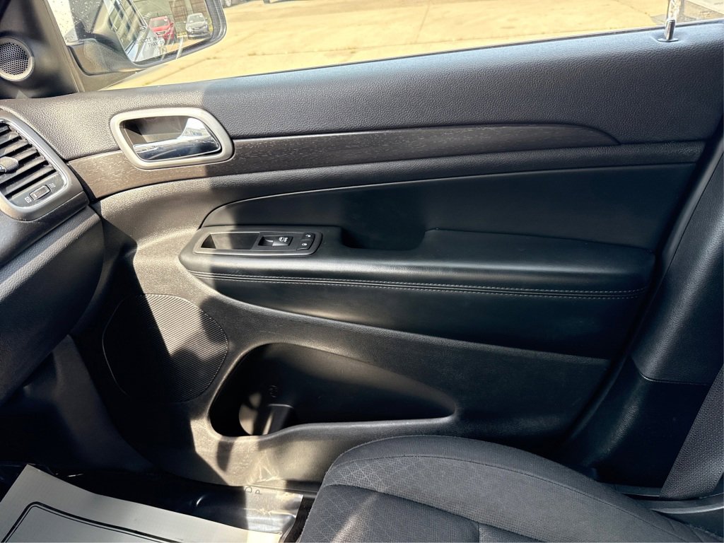 Used 2018 Jeep Grand Cherokee Laredo image 30