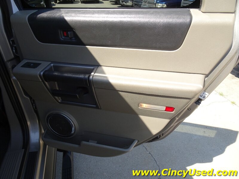 Used 2004 HUMMER H2 w/ Preferred Equipment Group AWD/4WD image 29