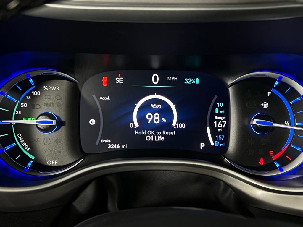 Used 2025 Chrysler Pacifica Select image 16
